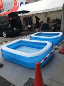 ライダー用プール